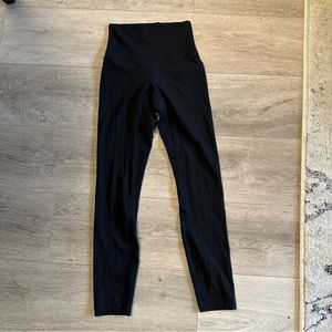 RIBBED LULULEMON LEGGINGS